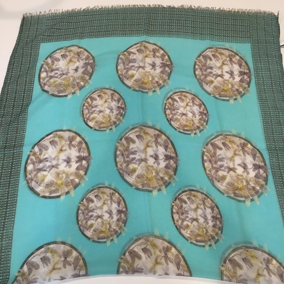 Scarf / Shall with Firefly Print - Picture 5 of 10